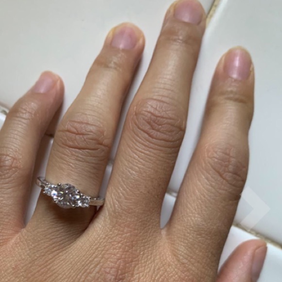 925 Sterling Silver CZ Anniversary Ring SZ 5 - Picture 6 of 8